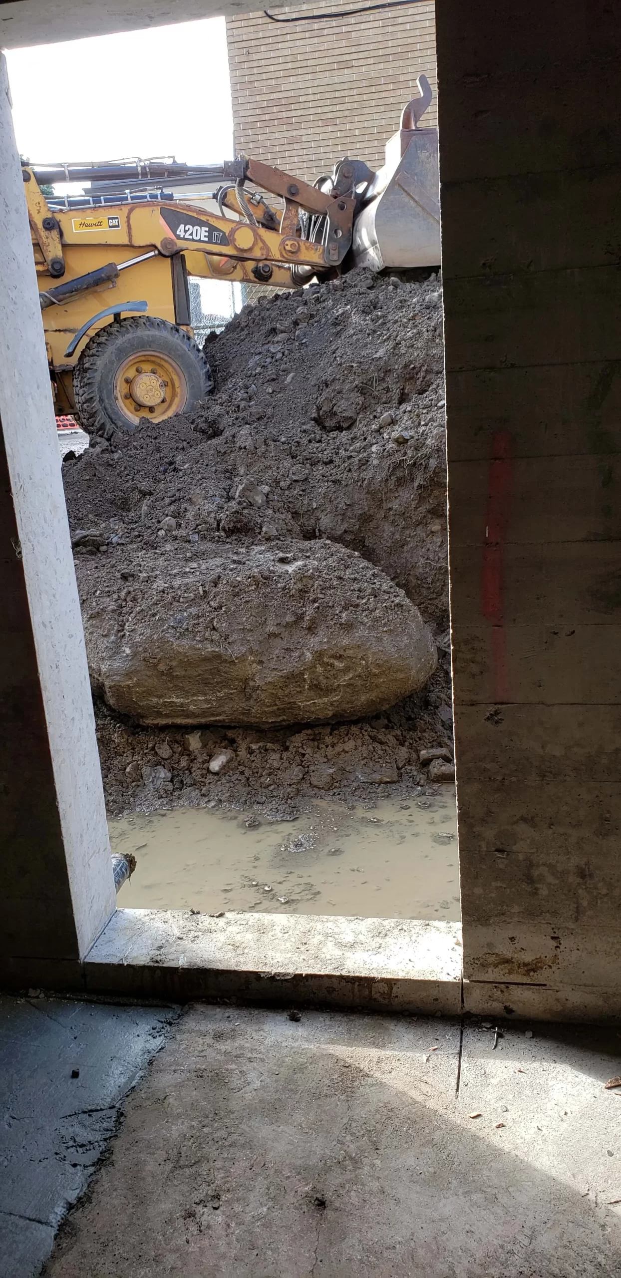 Openiinng door cement fundation lachine